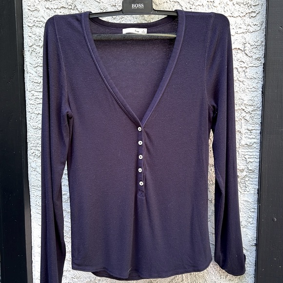 Aritzia Wilfred-free Soft T-shirt, size m, dark blue - Picture 2 of 3